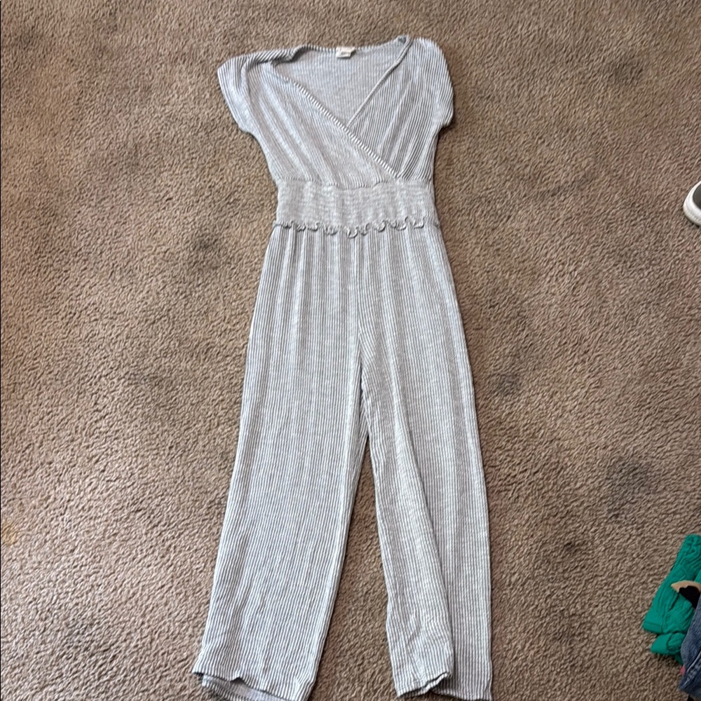 Gray V-Neck Jumpsuit with Cap Sleeves and Wide-Leg Fit